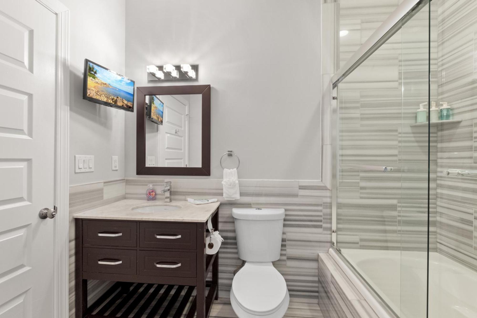 Prestigious 1br W Rooftop Pool Apartment Philadelphia