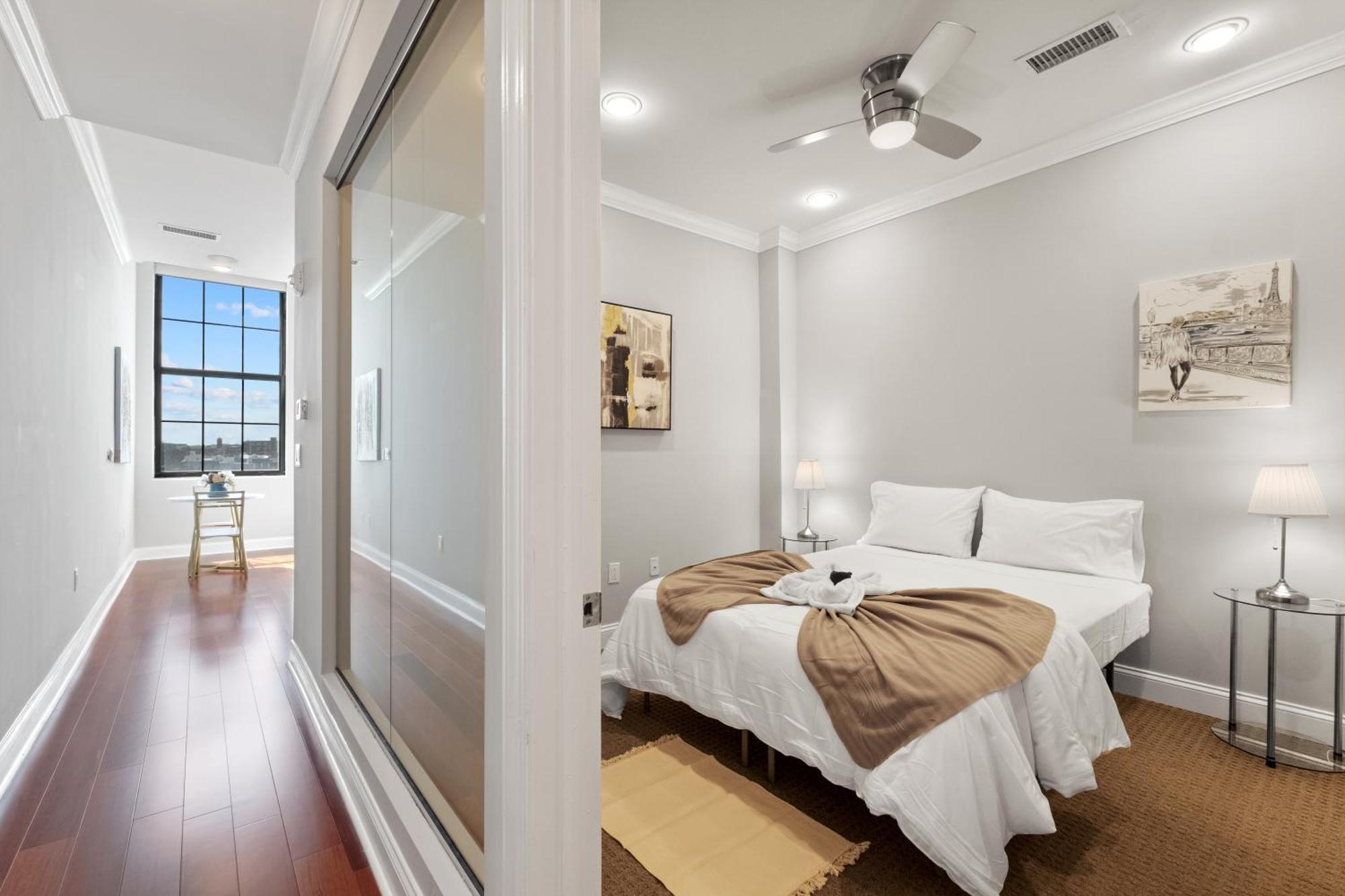 Prestigious 1br W Rooftop Pool Philadelphia