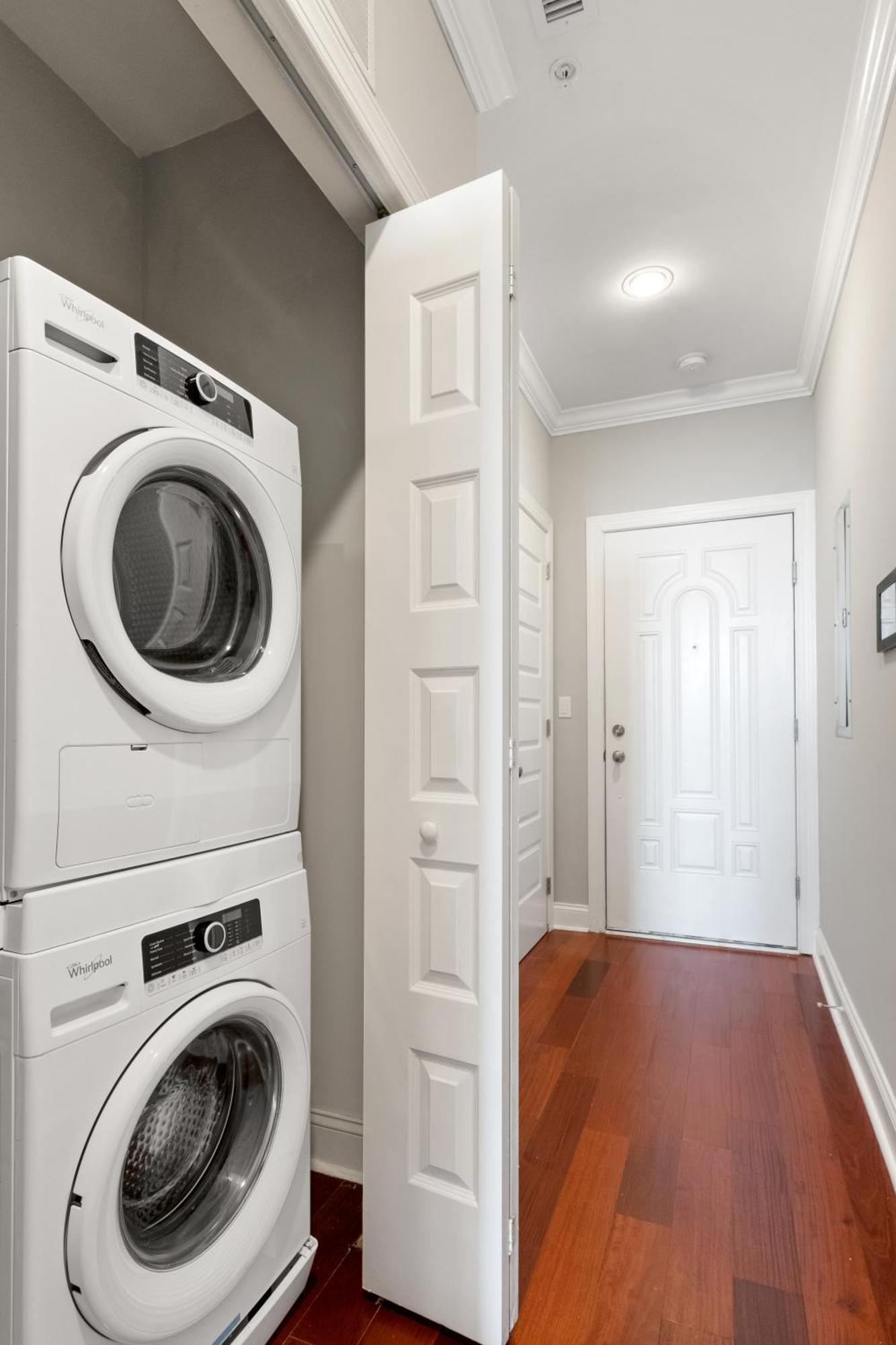Prestigious 1br W Rooftop Pool Apartment Philadelphia