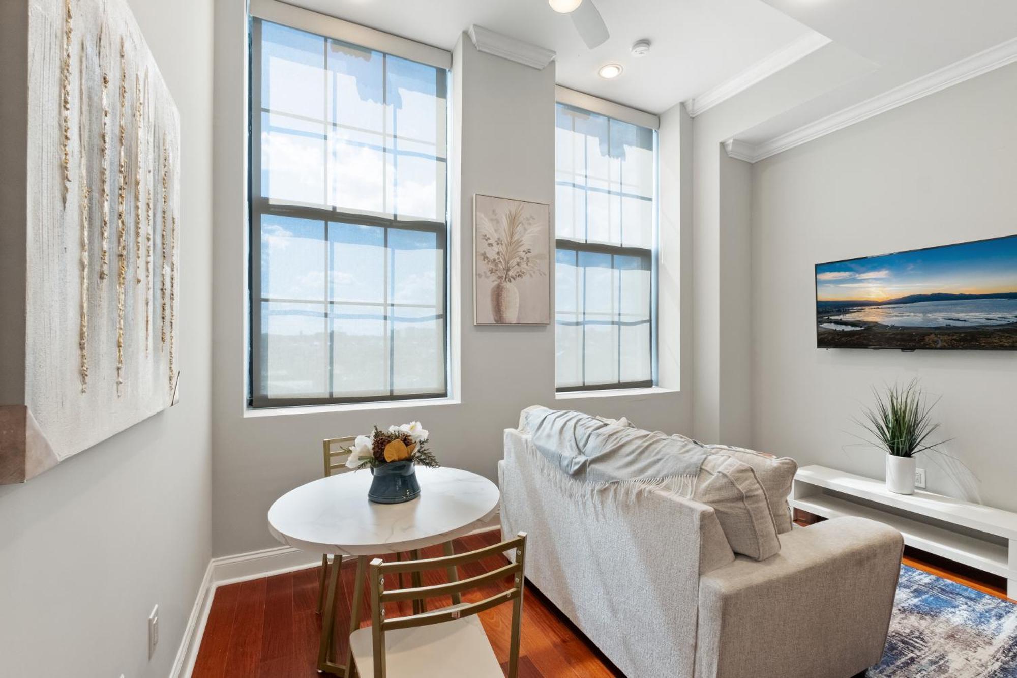 Prestigious 1br W Rooftop Pool Apartment Philadelphia